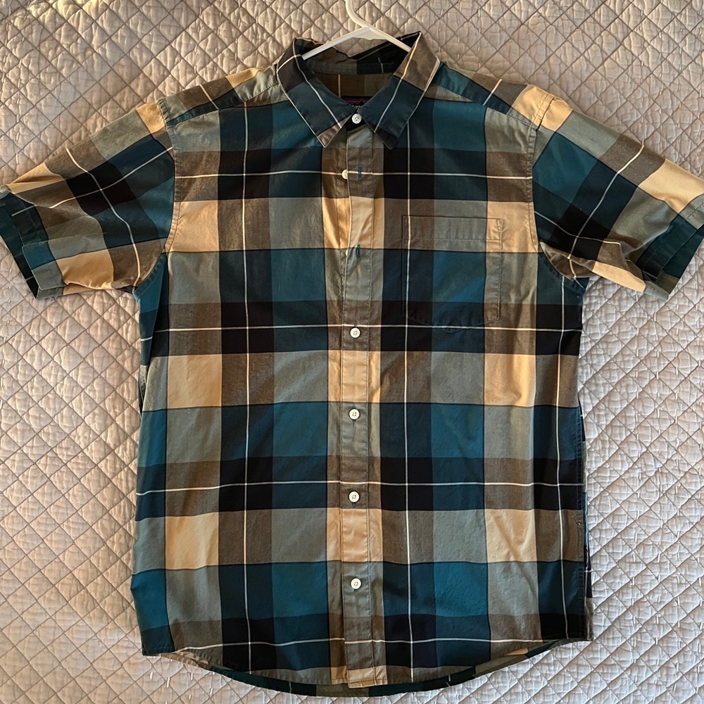 Patagonia Organic Cotton Short-Sleeve Button Down Medium